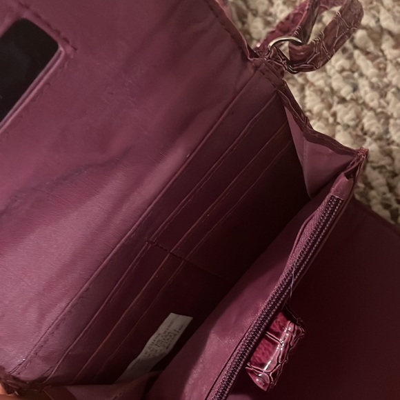 small purple snakeskin purse! barely used, great condition - Picture 4 of 5